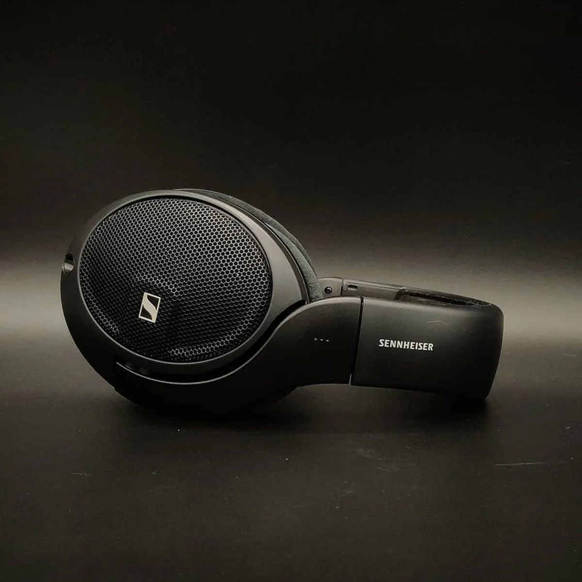 Sennheiser HD 560S Open Back Headphones - Image 13